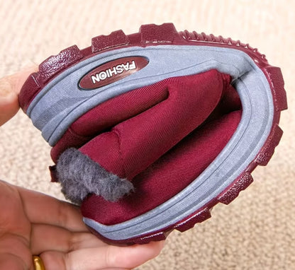 Zimowe antypoślizgowe i ocieplane buty dla kobiet i mężczyzn ze słabszą równowagą – zmniejszają nacisk na kolana